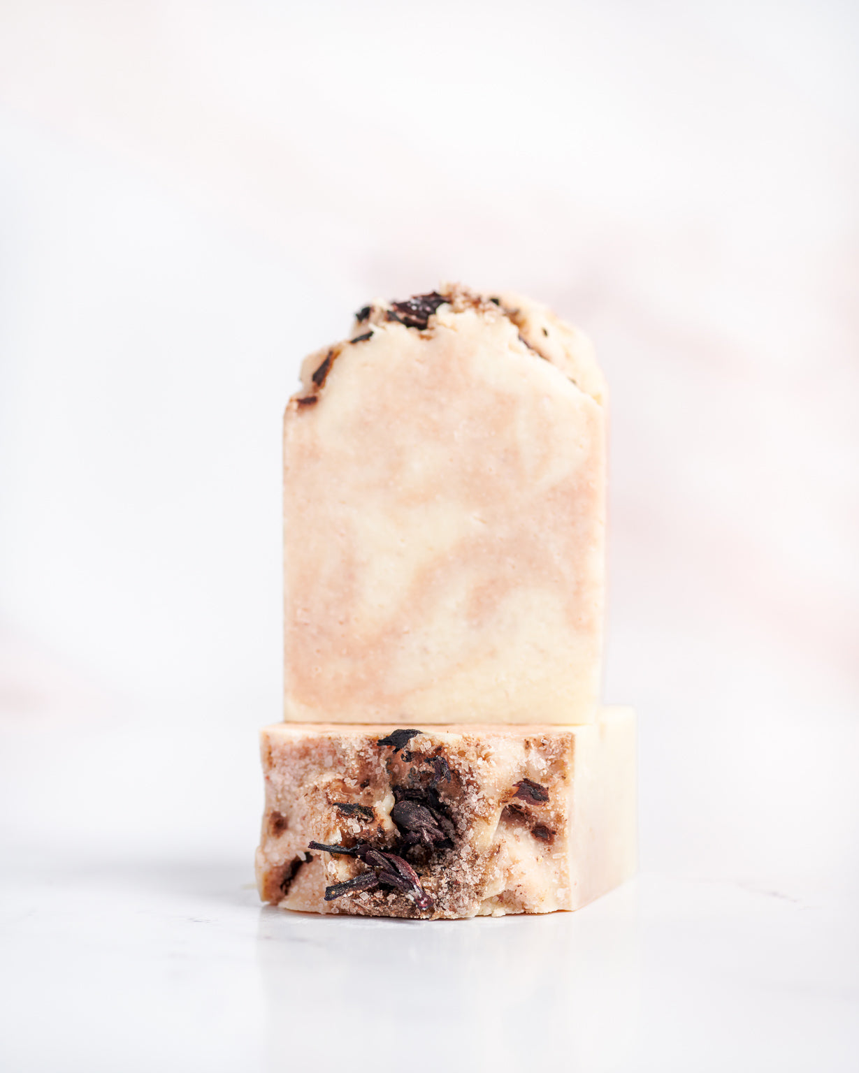 Savon au Sel de l'Himalaya & Lait de Coco, parfumé au Bois de Hô, au Lavandin et à la Marjolaine