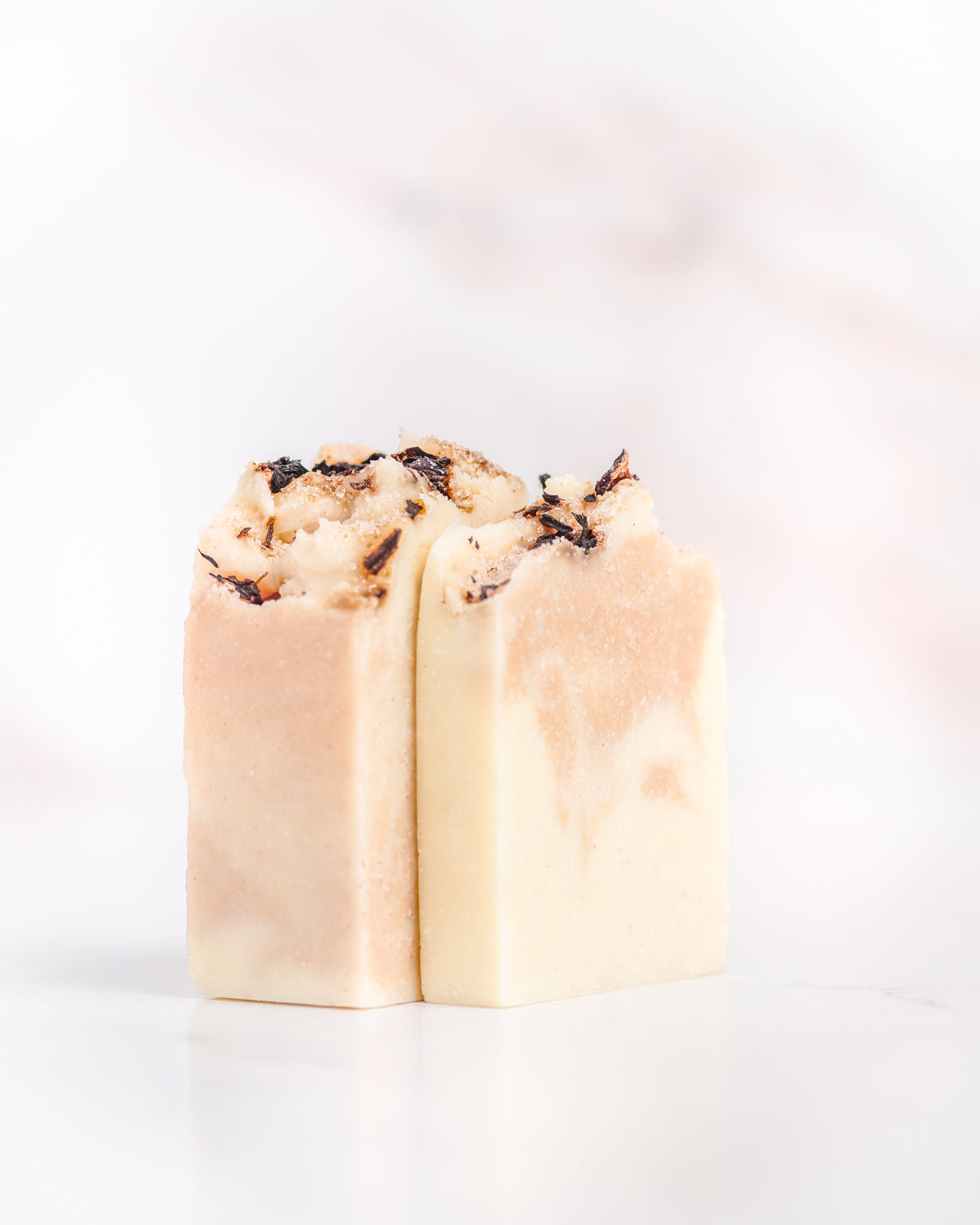 Savon au Sel de l'Himalaya & Lait de Coco, parfumé au Bois de Hô, au Lavandin et à la Marjolaine
